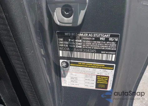 2017 Mercedes-Benz C 300 z USA, uszkodzony, nr VIN WDDWJ4JB6HF358345